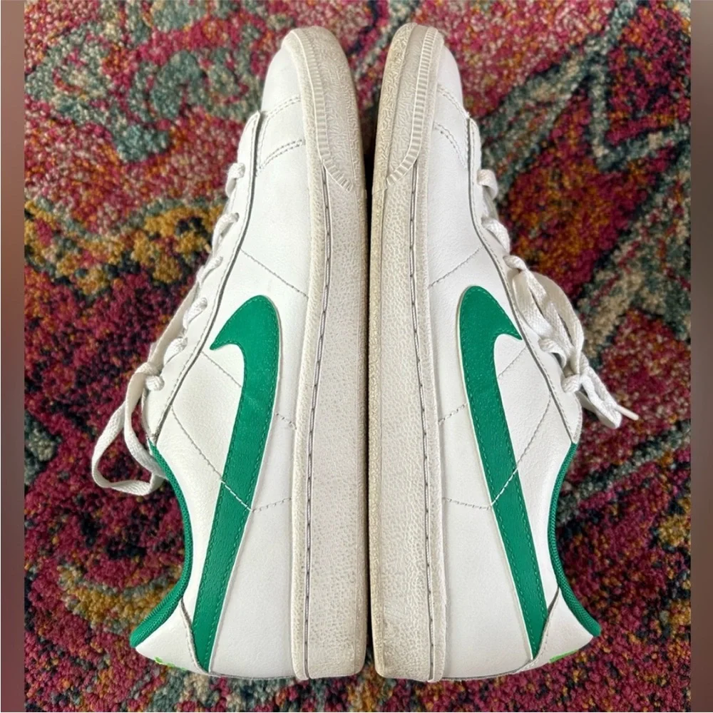 Nike | Unisex kids white/green Court Royale lace up sneakers, green swoosh, Sz 6